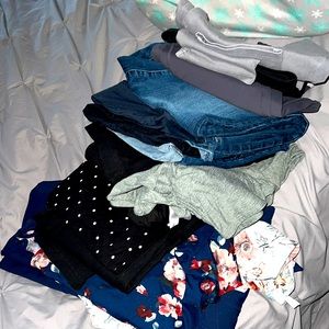 Maternity clothes LOT